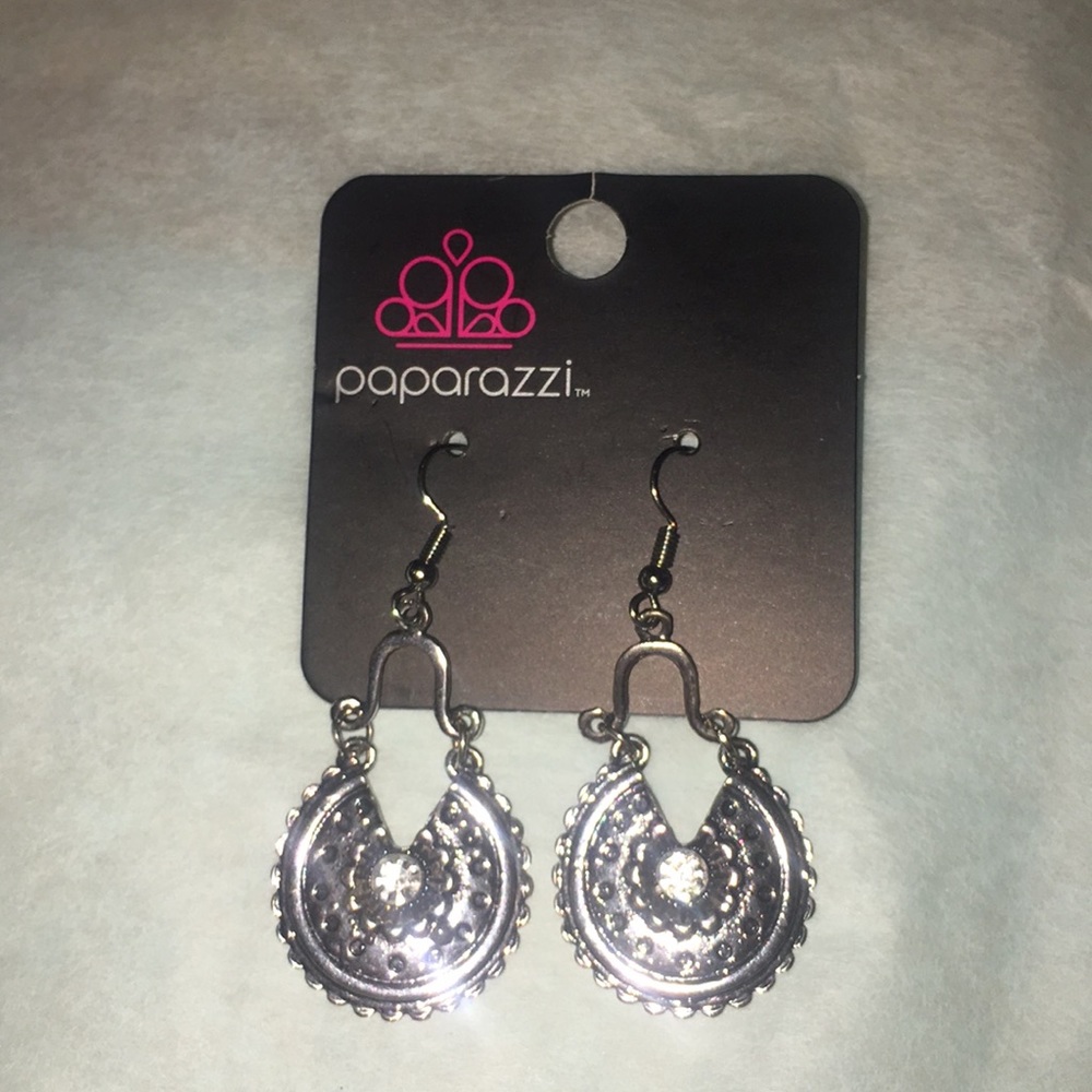 Paparazzi women’s earrings. Never worn.